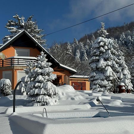 Villa Tratea - With A Heated Pool Tomici Bagian luar foto