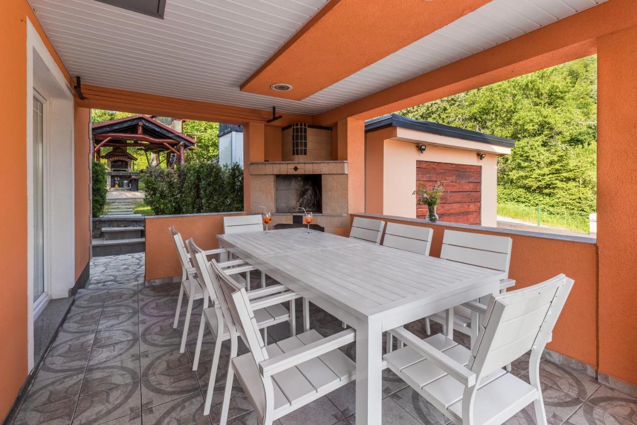 Villa Tratea - With A Heated Pool Tomici Bagian luar foto