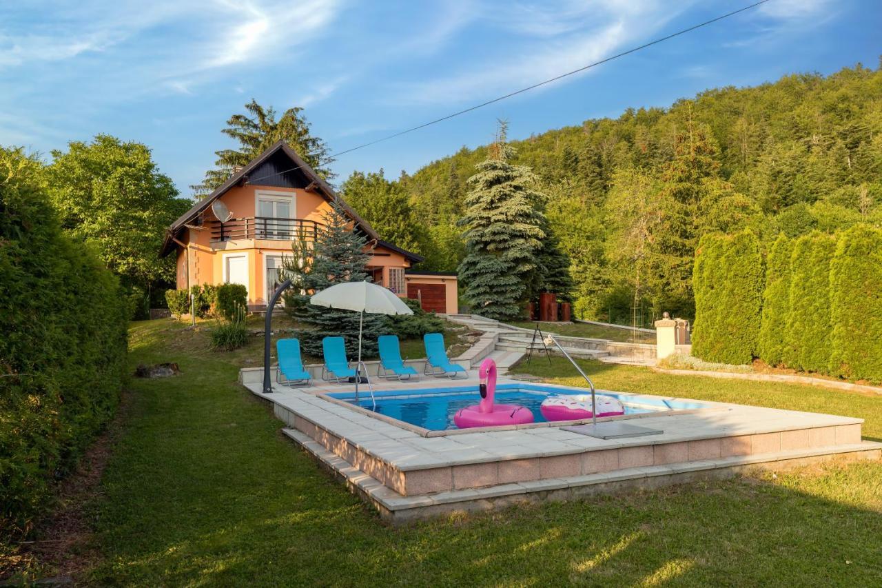 Villa Tratea - With A Heated Pool Tomici Bagian luar foto