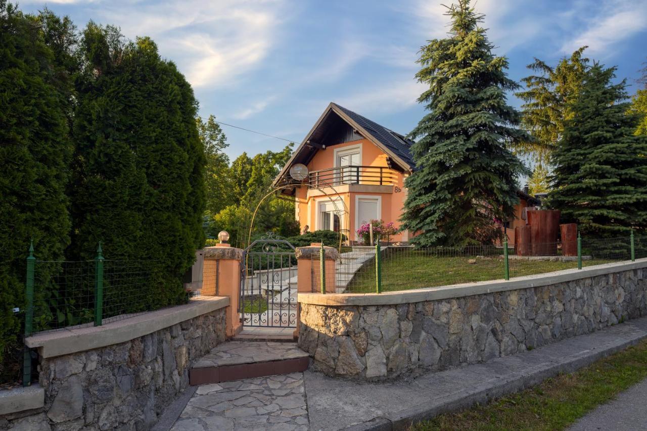Villa Tratea - With A Heated Pool Tomici Bagian luar foto